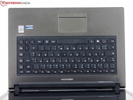 Tastatur: schwammiger Anschlag, geringer Hubweg