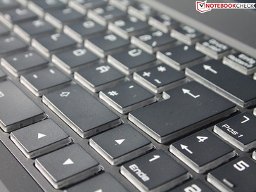 Für einen Laptop sehr deutlicher Tastenhub und knackiger Druckpunkt.