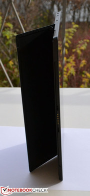 Der Anschluss an der Unterseite dient nur als Docking Port für Touch Cover oder Type Cover.