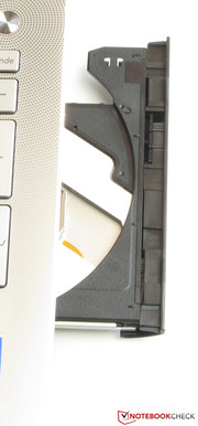 Das optische Laufwerk liest und beschreibt jede Art von DVD und CD. Darüber hinaus kann es Blu-Ray-Discs lesen.