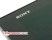 Das Sony-Logo ist das einzige Designelement auf der Frontseite.