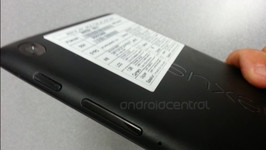 Mit Daten bedruckter Aufkleber auf dem angeblichen Nexus 7 Nachfolger (Foto: Androidcentral.com)