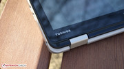 Das Toshiba Logo ziert den Displayrand.