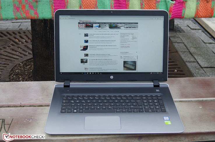 das HP Pavilion 17 im Outdoor-Einsatz