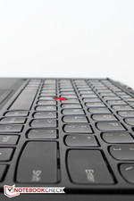 ...wird angehoben, um die Tastatur zu schützen.