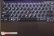 Die Tastatur hat eine zweistufige Hintergrundbeleuchtung.