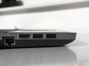 Die USB-3.0-Anschlüsse sind nicht blau eingefärbt, sondern mit SuperSpeed gekennzeichnet.