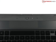 Über diesem sitzt die HD-Webcam, ...