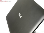 außen: schwarzer, strukturierter Displaydeckel