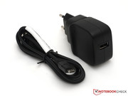 Geladen wird der Akku mit dem 10 Watt Netzteil.