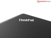 ThinkPad-Logo und gummierter Kunststoff...