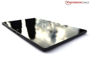 Die Frontseite ist fast vollständig aus kratzfestem Glas...