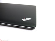 Typisch für die Edge-Serie sind die leuchtenden i-Punkte in den ThinkPad-Schriftzügen.