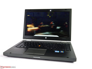 Das Display hingegen enttäuscht und bietet neben einem störenden Raster meist nur Standardwerte.