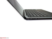 Das Display hat einen sehr kleinen maximalen Öffnungswinkel.