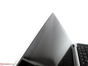 Helligkeitssensor, Webcam und zwei Mikrofone befinden sich im Displayrahmen.