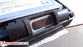 Die kleinen Lautsprecher an der Unterseite...