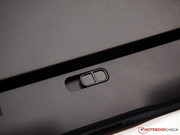 Links und Rechts sind Öffnungen für die Lautsprecher