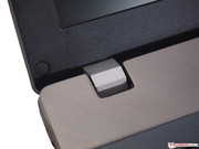 Die Scharniere halten den Bildschirm in jeder Lage stabil