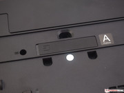 Hinter diesem Gummi-Schoner...