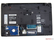 Eine Klappe bietet Zugang zu Festplatte, RAM, UMTS und WLAN