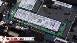 Die interne Samsung PM851-SSD ist schnell, aber wie üblich ist die Leistung beim Schreiben gering.