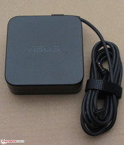 Das Netzteil wiegt 315,7 Gramm und stellt maximal eine Leistung von 90 Watt bereit.