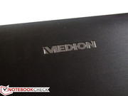 in Silber lackiertes Herstellerlogo