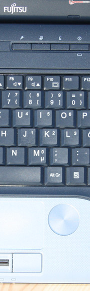 Fujitsu Lifebook P702: Die klassische Tastatur weckt Erinnerungen an längst verschlissene Notebooks.