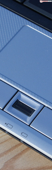 Fujitsu Lifebook P702: Das Touchpad ist klein, aber dennoch gut bedienbar. Größtes Manko ist der kleine Tastenhub.