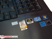 Zahlreiche Aufkleber am Gerät