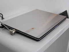 IFA 2010: Der Deckel des 13.3-Zoller besteht aus Aluminium