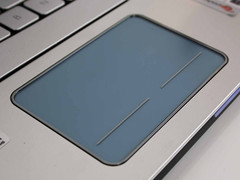 IFA 2010: Ein Novum ist das Tastenlose Touchpad aus einer Art Plexiglas.