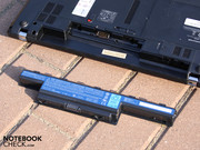 Bei der Wiedergabe einer DVD reicht der Strom für gute zwei Stunden.