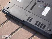 Die Unterseite gibt Zugang zu den Komponenten.