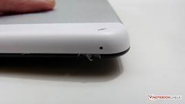 Die Plastikverpackung klemmt noch im Gehäuse.