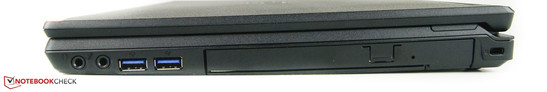 rechts : Kopfhörer- und Mikorofanschluss, 2x USB 3.0, DVD-Laufwerk