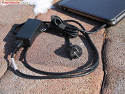 Kann nützlich oder sperrig sein: das 1,5 Meter lange Netzkabel (typisch sind 80 cm).