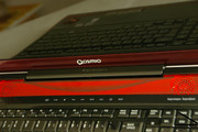 Wer ein leistungsstarkes Notebook mit sehr guter Soundkulisse sucht ist beim Qosmio X300 genau richtig. Allerdings sollte man das nötige Kleingeld, zumindest für die High-End Version Qosmio X300-13E, mitbringen. Denn mit einer unverbindlichen Preisempfe