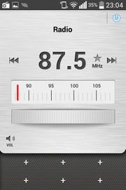 Sogar ein Radio ist an Bord.