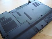 Auf der Rückseite hätten wir uns einen Sub-Woofer gewünscht, aber man kann bekanntlich nicht alles haben.