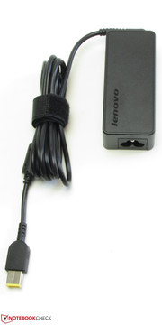 Das Netzteil wiegt etwa 187 Gramm...