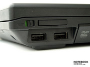 Rechts vorne: Zwei USB-2.0 Schnittstellen, 7-in-1 Kartenleser und WiFi-Hauptschalter