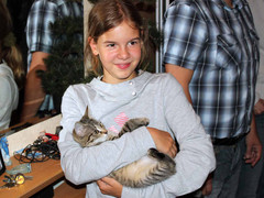 IFA 2010: Nicht nur die kleine Katze freute sich über das Steak vom Grill im Garten der Familie.