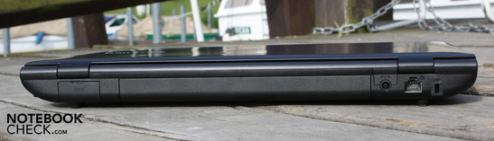 Rückseite: AC, LAN, COM1, Kensington