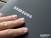 Mit seiner leicht gummierten Oberfläche (Deckel)