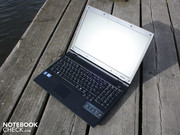 und dem nüchternen Arbeitsbereich (schraffiertes Finish)