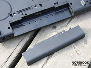 Der Akku hält den 15.6-Zoller nur kurz auf den Beinen: 2:24 Stunden (WLAN-Test)