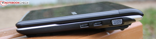 rechte Seite: 2x USB 2.0, VGA