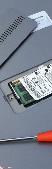Samsung 700Z7C: erschwerte Wartung - Einfacher Zugang nur zum RAM